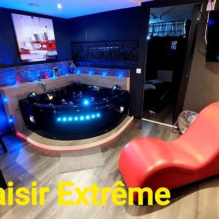 Plaisir Extreme Apartment Roanne Luaran gambar