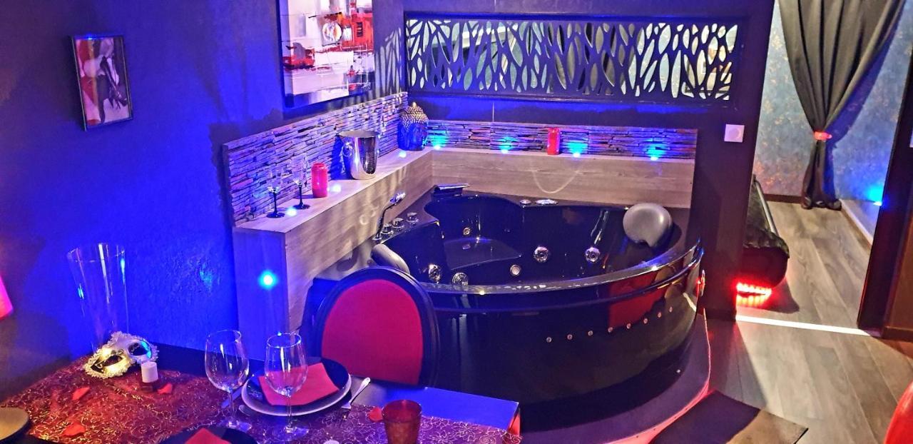 Plaisir Extreme Apartment Roanne Luaran gambar