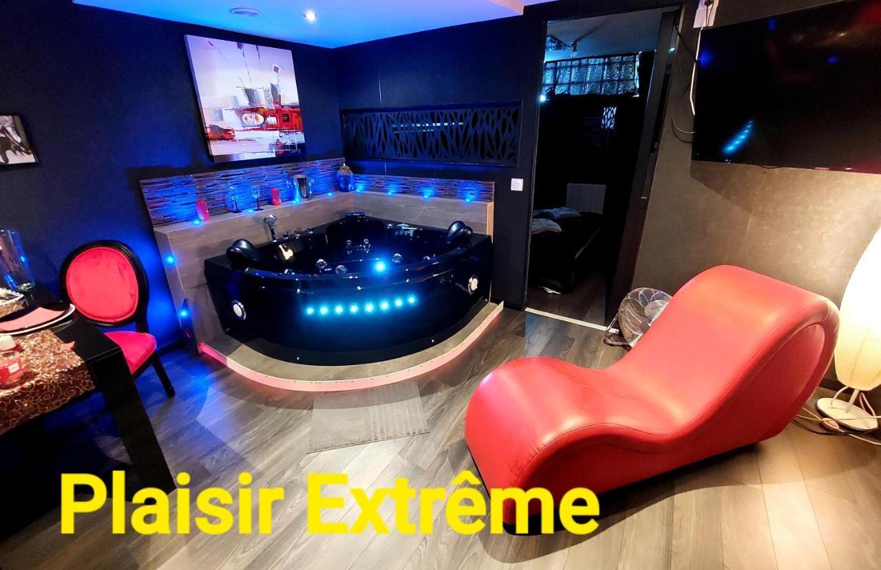 Plaisir Extreme Apartment Roanne Luaran gambar