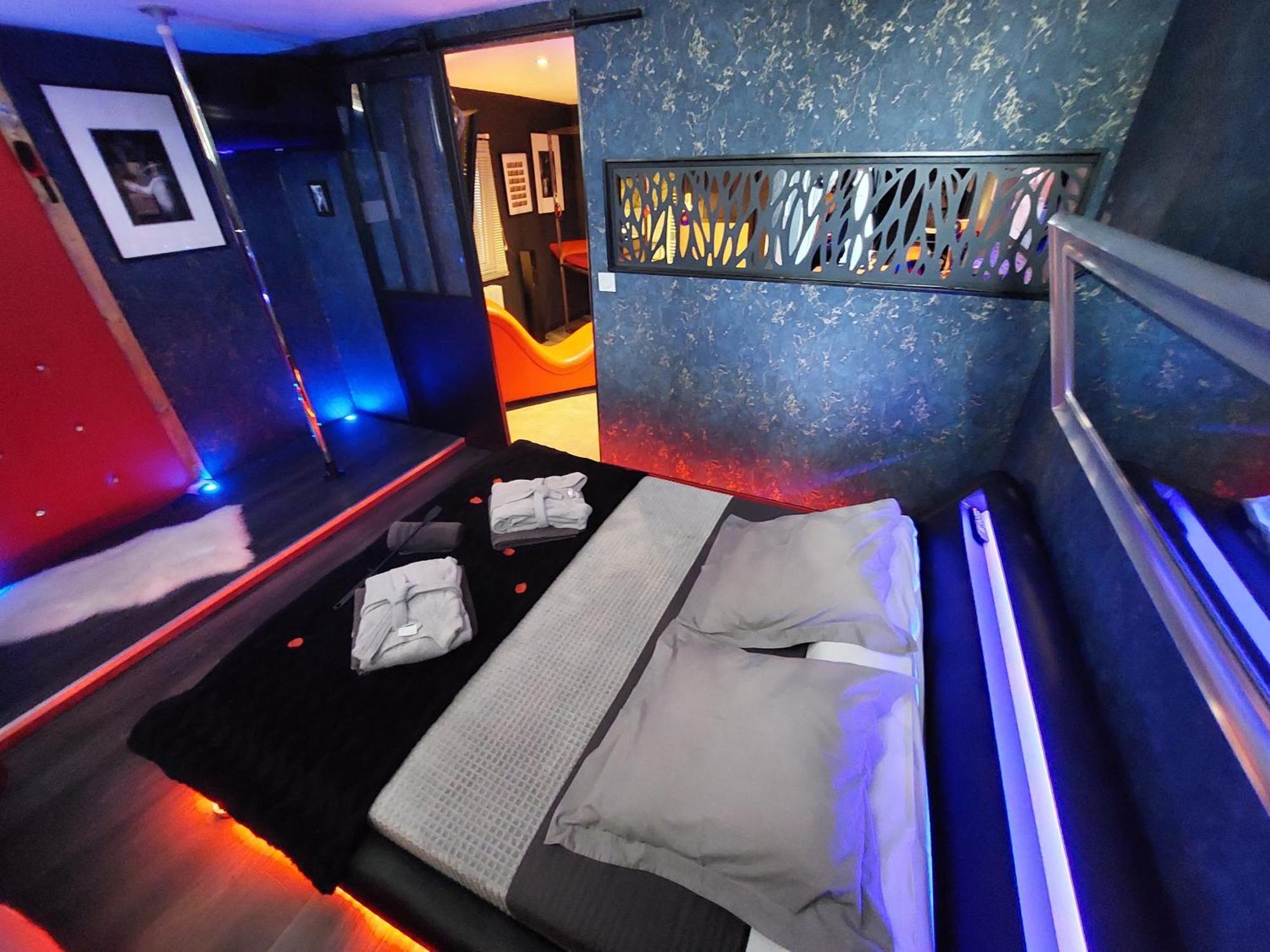 Plaisir Extreme Apartment Roanne Luaran gambar